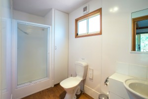 Euston Club Resort Cabin 9 bathroom